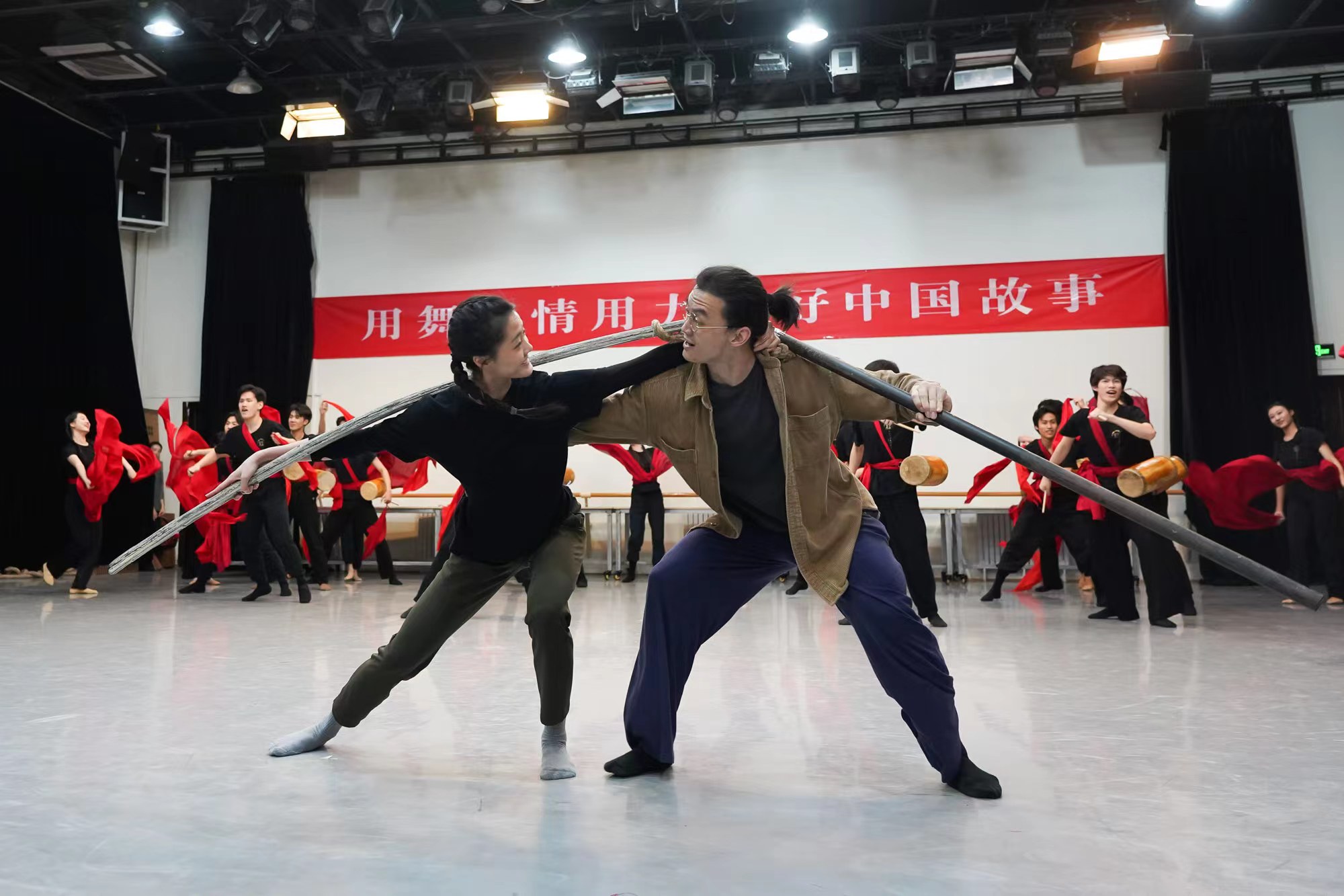 众媒体“沉浸式”探班《杨家岭的春天》