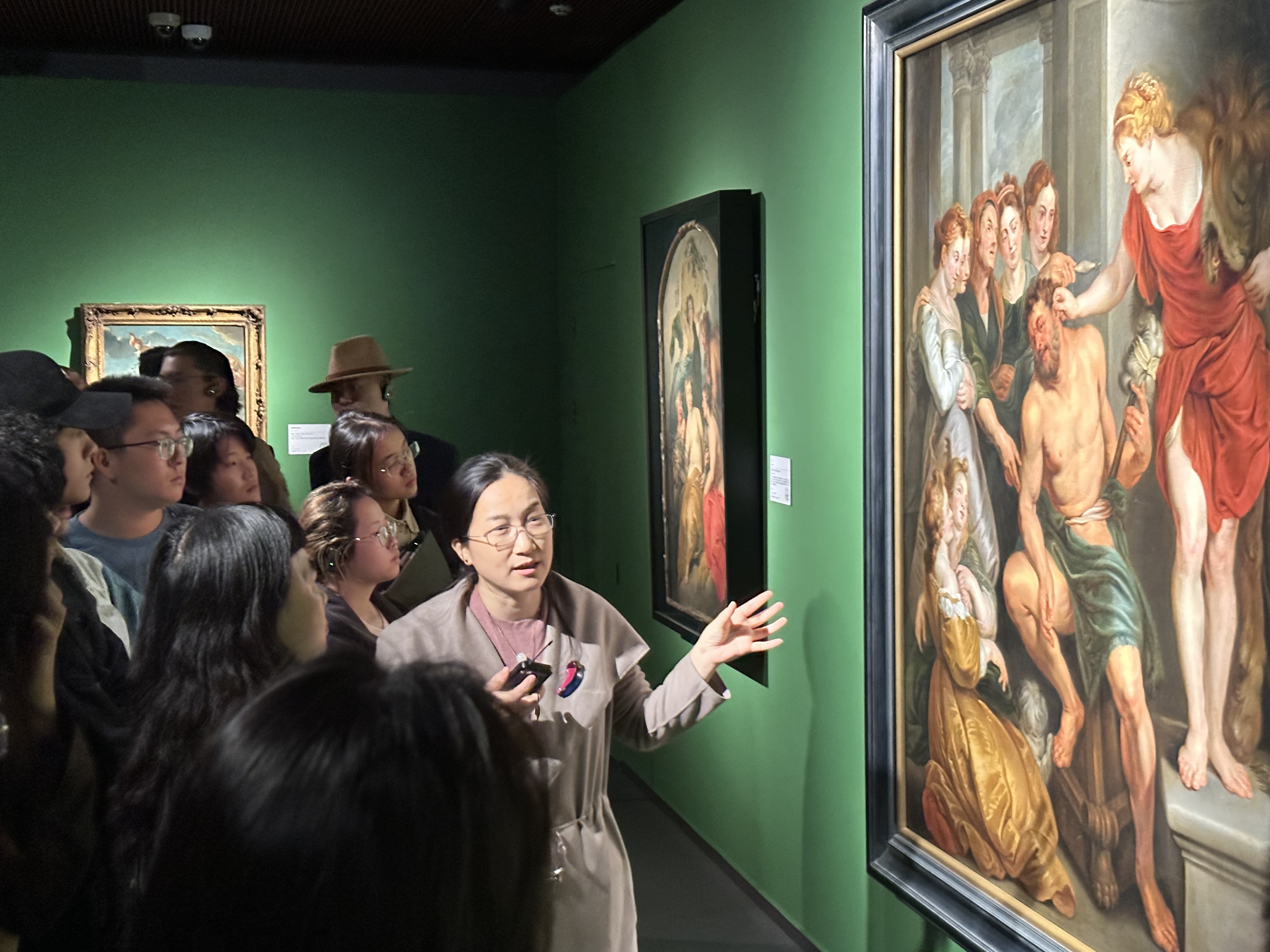 中央美术学院基础部师生赴国家大剧院参观“时代的容颜——东京富士美术馆藏西方人物绘画精品展”