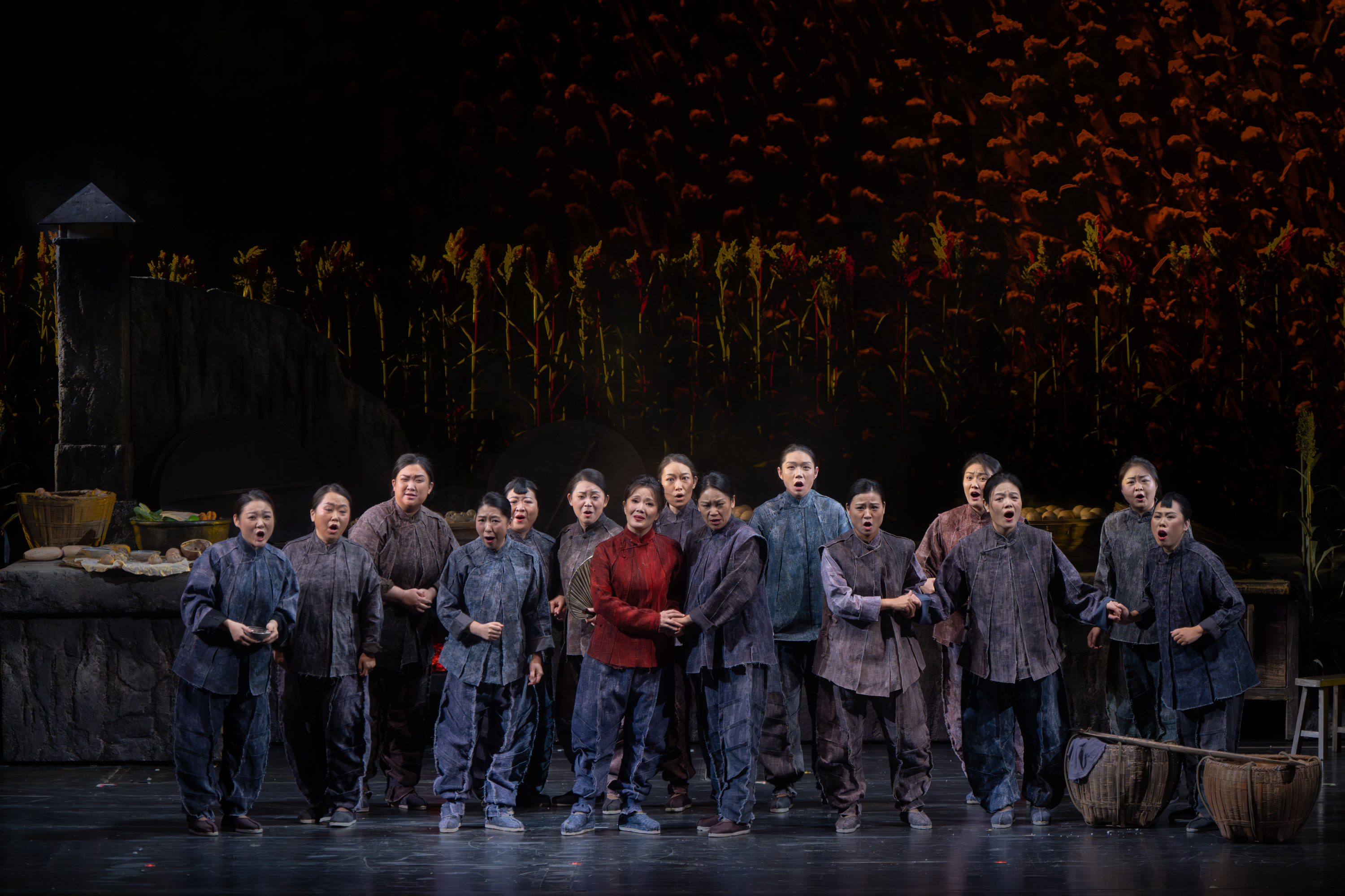 高粱红满天 热血民族魂 国家大剧院原创民族歌剧《红高粱》二轮演出开启