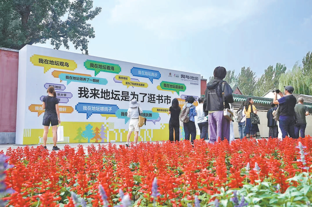 书市环境布置更加注重年轻人的欣赏习惯，设计风格更加现代