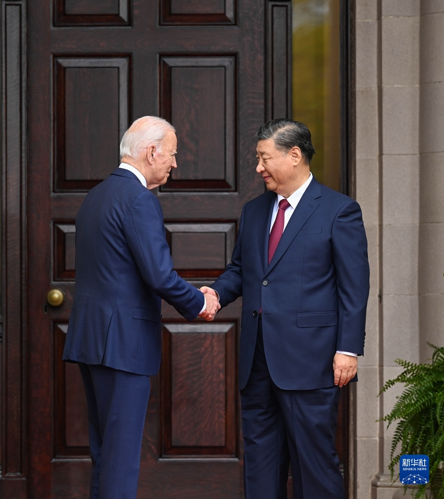 当地时间11月15日，国家主席习近平同美国总统拜登在斐洛里庄园举行中美元首会晤。
