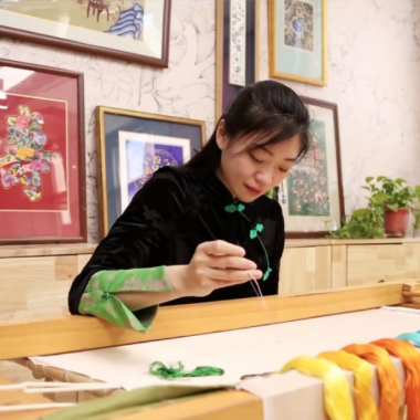非遗故事｜以画入绣 织就绮丽山河