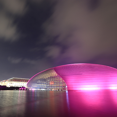 中国国家大剧院夜色景观绚丽多彩