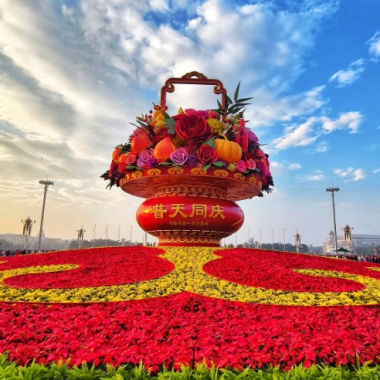 喜迎国庆！长安街沿线10处主题花坛亮相