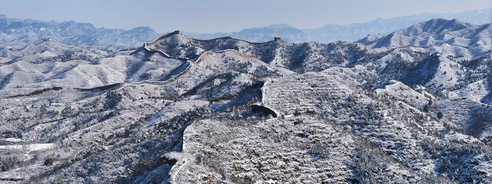 长城披上冬日银甲