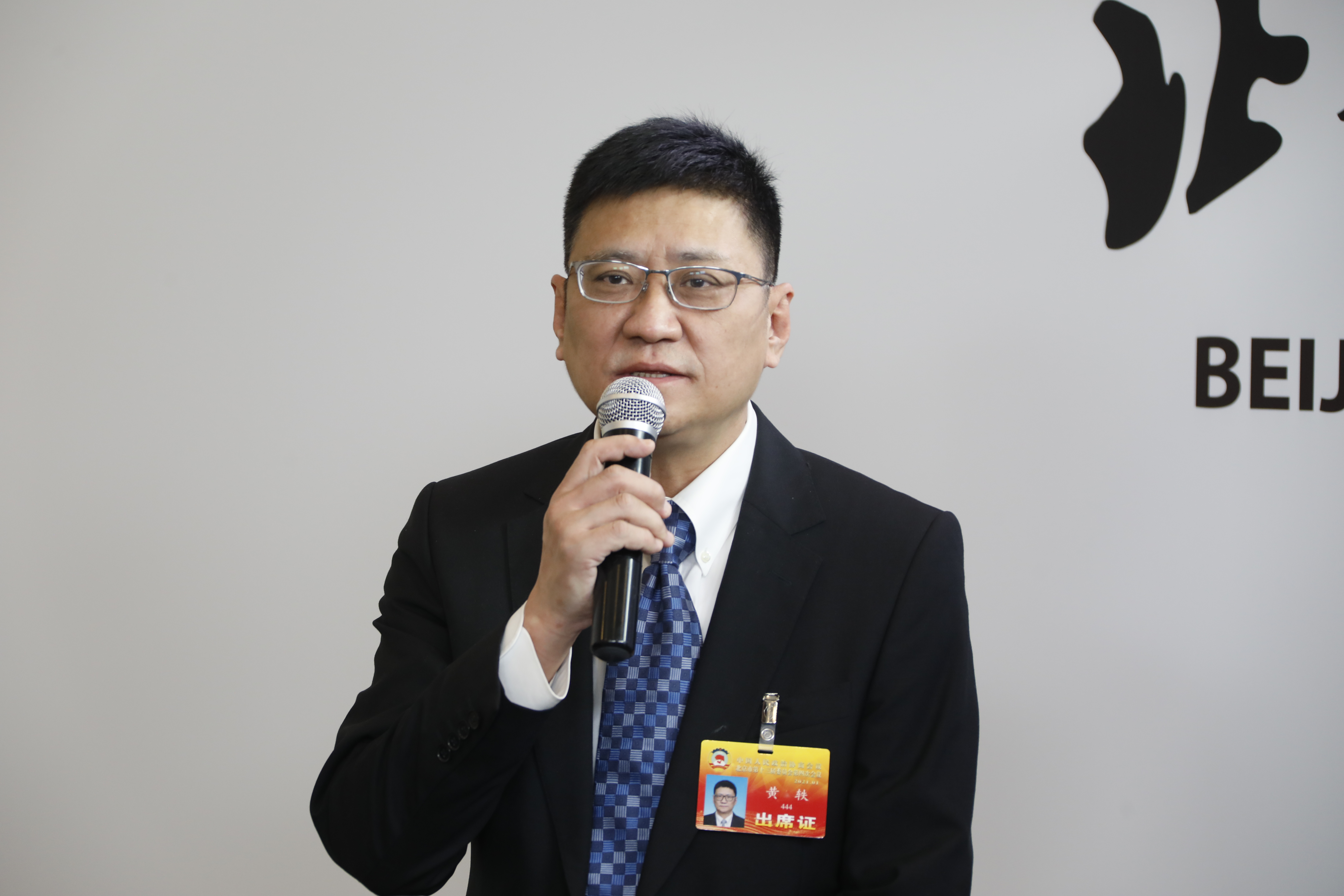 黄轶（1）.jpg