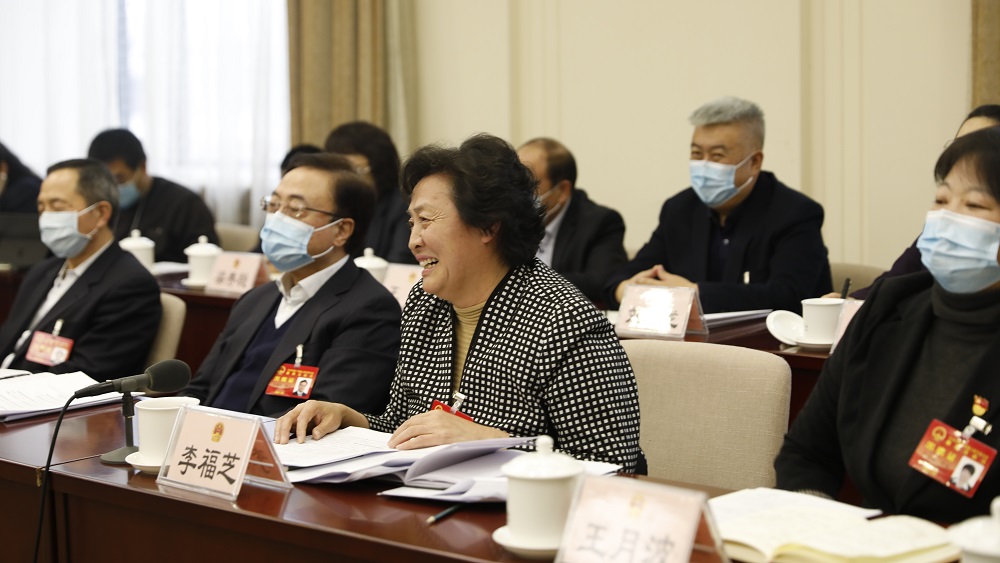1月25日下午，市十五届人大四次会议举行代表团或小组会。