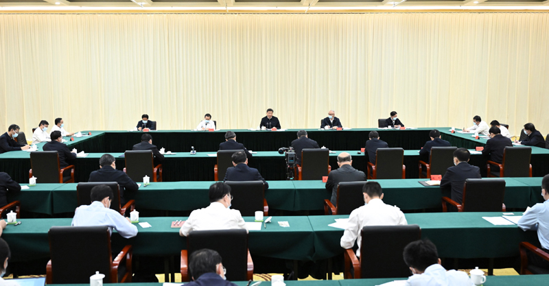 6月6日，中共中央总书记、国家主席、中央军委主席习近平在内蒙古巴彦淖尔主持召开加强荒漠化综合防治和推进“三北”等重点生态工程建设座谈会并发表重要讲话。