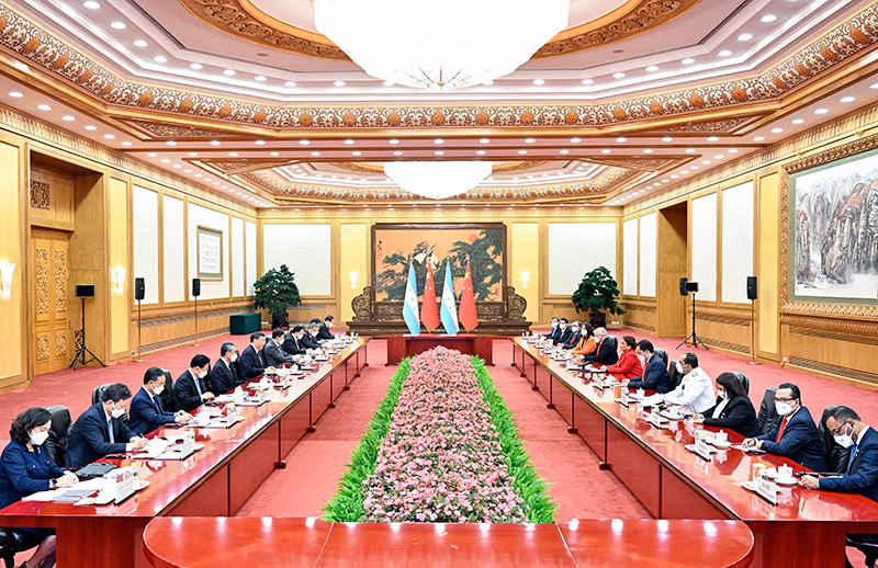 6月12日下午，国家主席习近平在北京人民大会堂同来华进行国事访问的洪都拉斯总统卡斯特罗举行会谈。