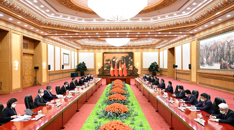 6月27日下午，国家主席习近平在北京人民大会堂会见来华进行正式访问的越南总理范明政。