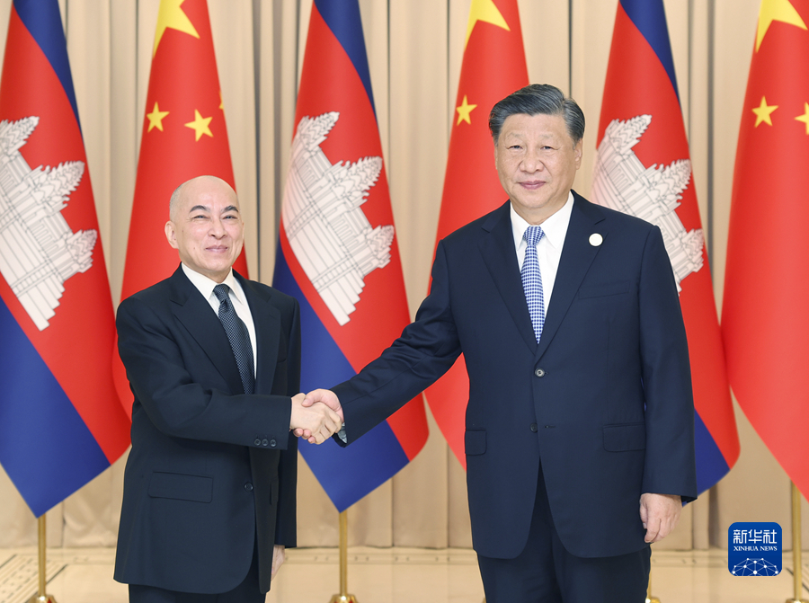 9月23日上午，国家主席习近平在杭州西湖国宾馆会见出席第19届亚洲运动会开幕式的柬埔寨国王西哈莫尼。