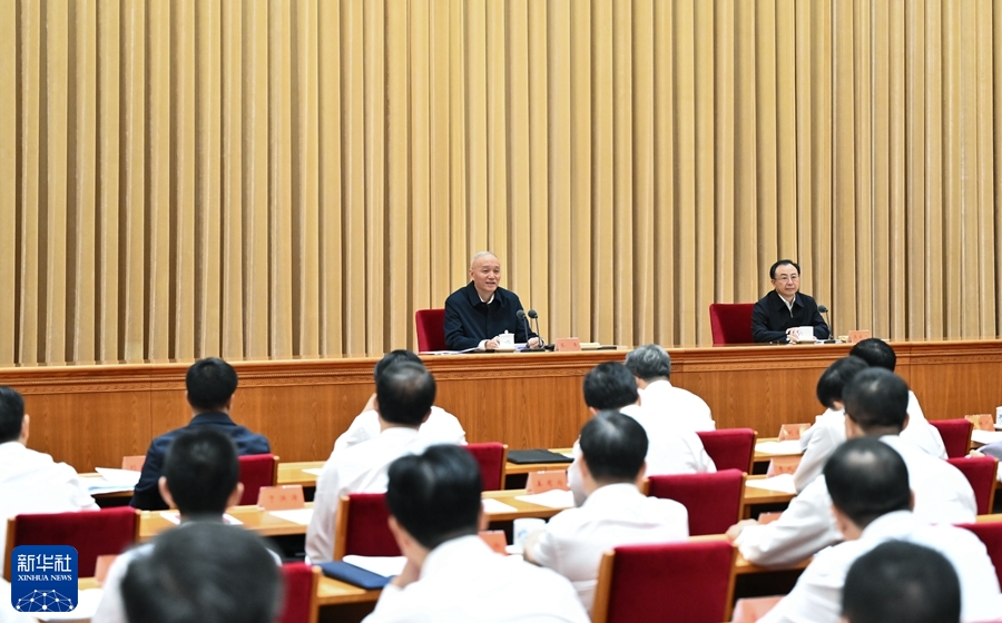 9月13日至14日，全国党委和政府秘书长会议在北京召开。中共中央政治局常委、中央办公厅主任蔡奇出席会议，传达习近平重要指示并讲话。