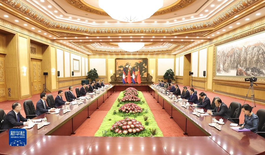9月15日上午，国家主席习近平在北京人民大会堂会见来华进行正式访问的柬埔寨首相洪玛奈。