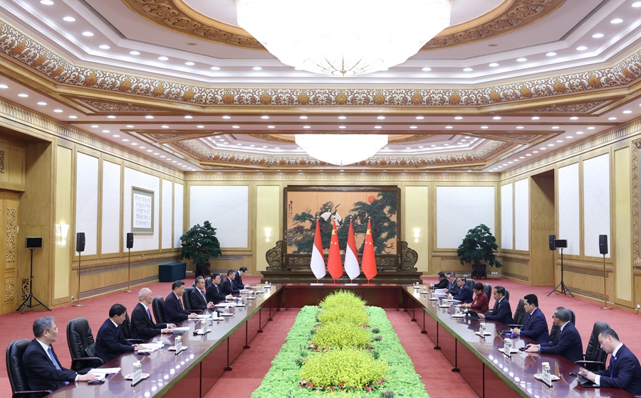 10月17日下午，国家主席习近平在北京人民大会堂同来华出席第三届“一带一路”国际合作高峰论坛并进行国事访问的印度尼西亚总统佐科举行会谈。