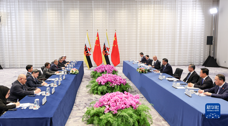 当地时间11月16日下午，国家主席习近平在旧金山会见文莱苏丹哈桑纳尔。