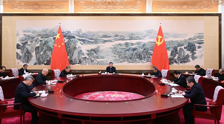 12月21日至22日12月21日至22日，中共中央政治局召开学习贯彻习近平新时代中国特色社会主义思想主题教育专题民主生活会，中共中央总书记习近平主持会议并发表重要讲话。（李学仁 摄），中共中央政治局召开学习贯彻习近平新时代中国特色社会主义思想主题教育专题民主生活会，中共中央总书记习近平主持会议并发表重要讲话。