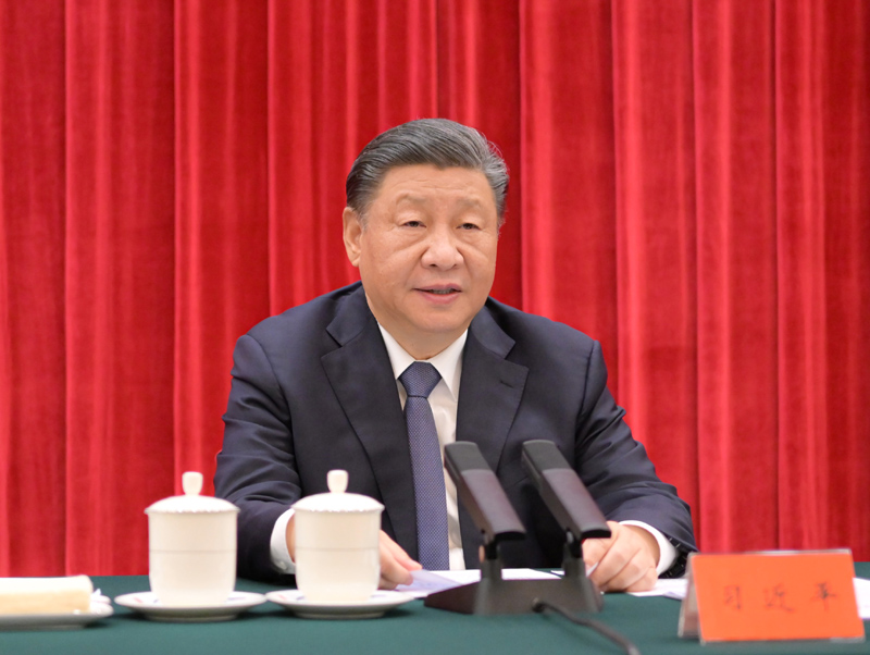 12月26日，中共中央在北京人民大会堂举行纪念毛泽东同志诞辰130周年座谈会。中共中央总书记、国家主席、中央军委主席习近平发表重要讲话。