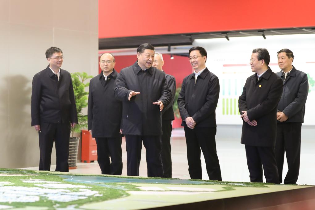 2019年1月16日上午，习近平总书记在河北雄安新区规划展示中心，仔细听取新区总体规划、政策体系及建设情况介绍。