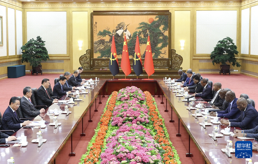 3月15日下午，国家主席习近平在北京人民大会堂同来华进行国事访问的安哥拉总统洛伦索举行会谈。