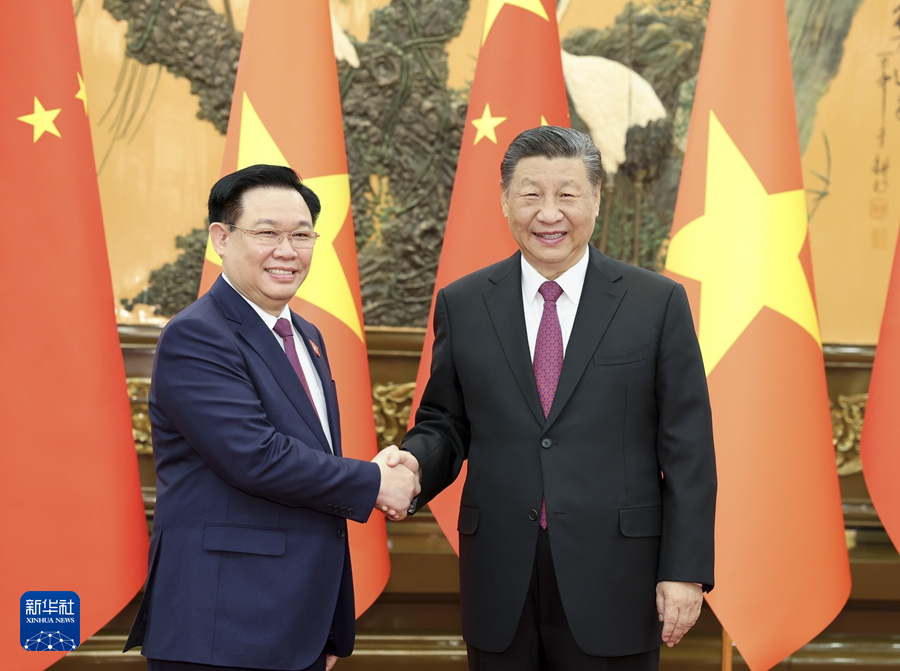 4月8日，国家主席习近平在北京人民大会堂会见越南国会主席王庭惠。