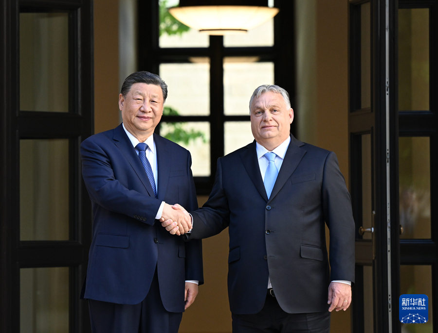 当地时间5月9日下午，国家主席习近平在布达佩斯总理府同匈牙利总理欧尔班举行会谈。