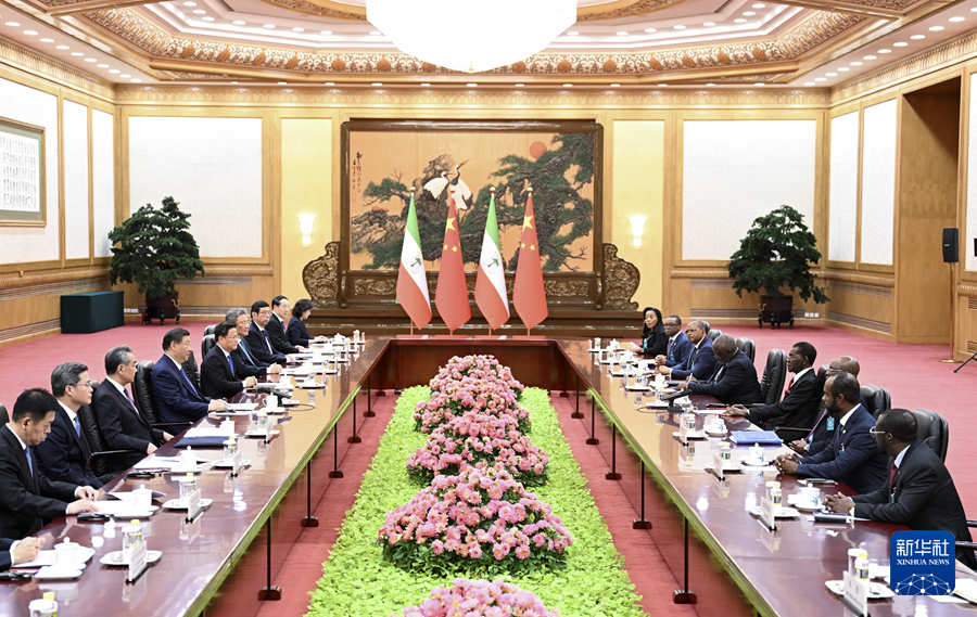 5月28日下午，国家主席习近平在北京人民大会堂同来华进行国事访问的赤道几内亚总统奥比昂举行会谈。