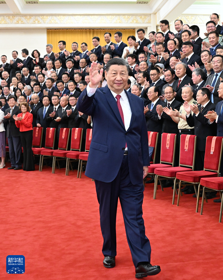 6月24日，全国科技大会、国家科学技术奖励大会和中国科学院第二十一次院士大会、中国工程院第十七次院士大会在北京人民大会堂隆重召开。会前，习近平等领导同志亲切会见国家科学技术奖获奖代表。