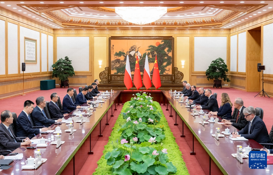 6月24日下午，国家主席习近平在北京人民大会堂同来华进行国事访问的波兰总统杜达举行会谈。