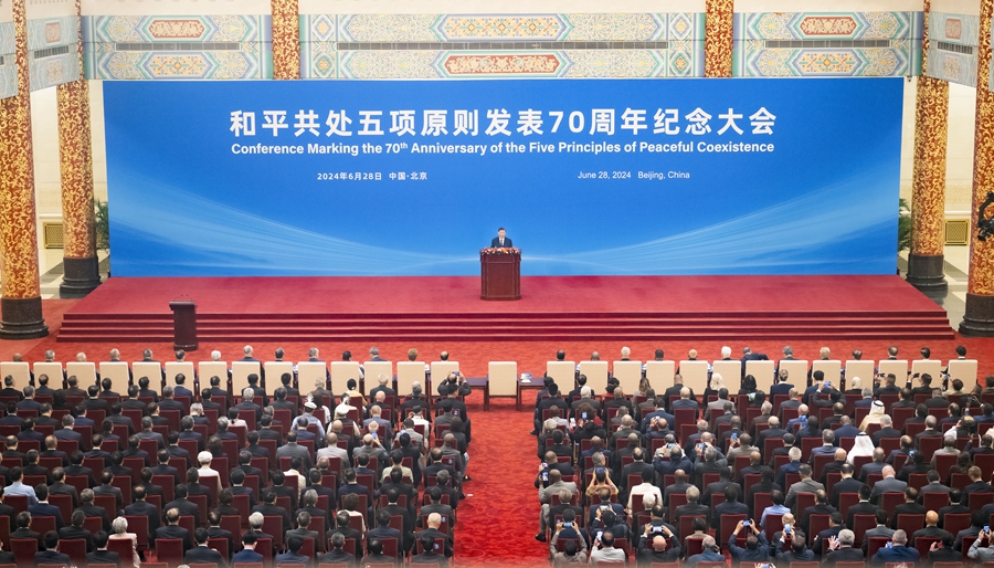 6月28日上午，和平共处五项原则发表70周年纪念大会在北京人民大会堂隆重举行。国家主席习近平出席纪念大会并发表题为《弘扬和平共处五项原则，携手构建人类命运共同体》的重要讲话。