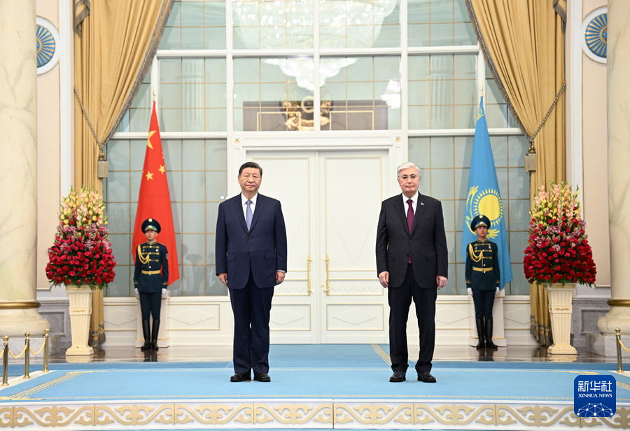 当地时间7月3日上午，国家主席习近平在阿斯塔纳总统府同哈萨克斯坦总统托卡耶夫举行会谈。托卡耶夫为习近平举行隆重欢迎仪式。