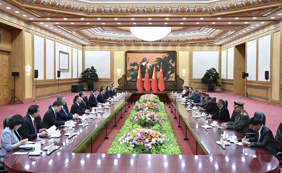 7月29日上午，国家主席习近平在北京人民大会堂同来华进行国事访问的东帝汶总统奥尔塔举行会谈。
