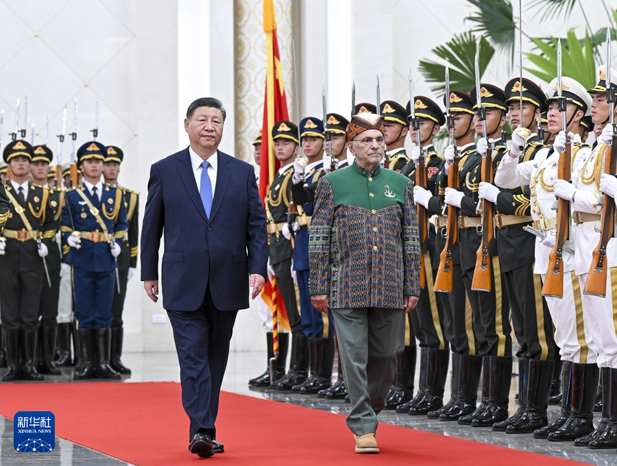 7月29日上午，国家主席习近平在北京人民大会堂同来华进行国事访问的东帝汶总统奥尔塔举行会谈。这是会谈前，习近平在人民大会堂北大厅为奥尔塔举行欢迎仪式。