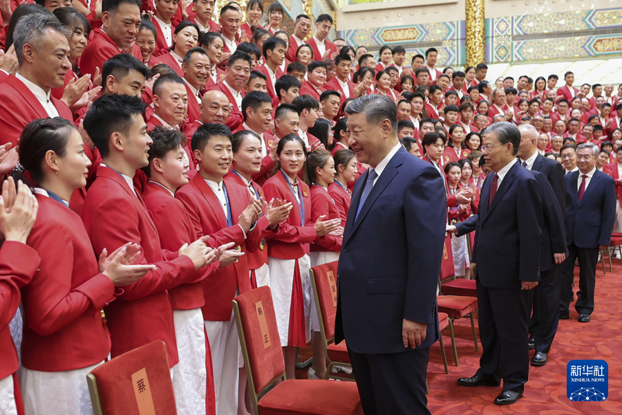 8月20日，党和国家领导人习近平、赵乐际、王沪宁、蔡奇、李希、韩正等在人民大会堂接见第33届夏季奥林匹克运动会中国体育代表团全体成员。