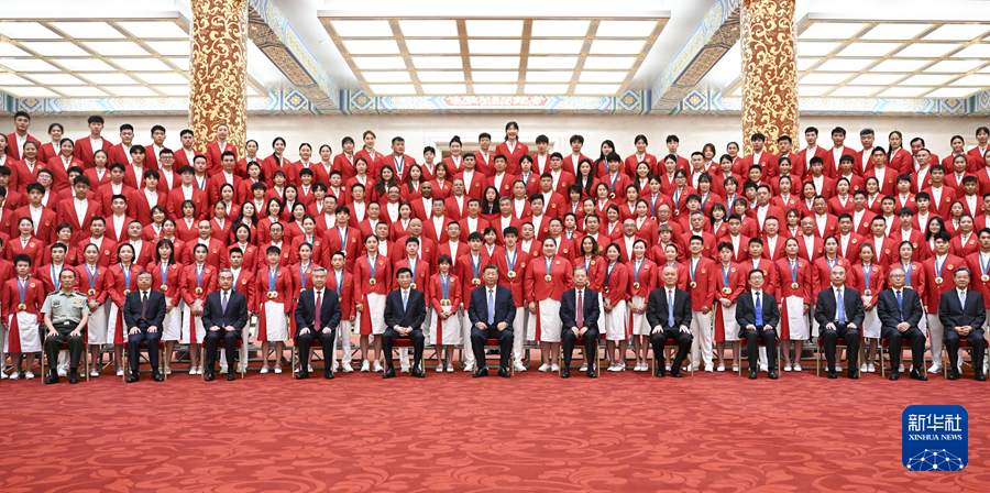 8月20日，党和国家领导人习近平、赵乐际、王沪宁、蔡奇、李希、韩正等在人民大会堂接见第33届夏季奥林匹克运动会中国体育代表团全体成员。