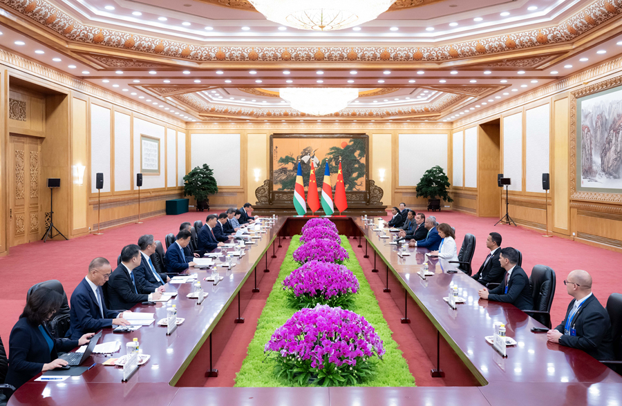 9月2日下午，国家主席习近平在北京人民大会堂会见来华出席中非合作论坛北京峰会的塞舌尔总统拉姆卡拉旺。