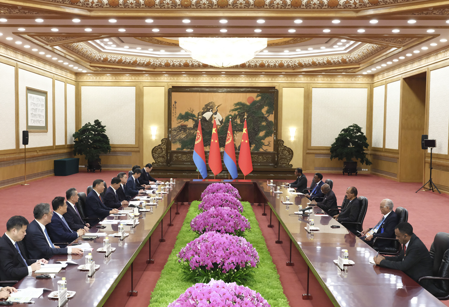 9月2日下午，国家主席习近平在北京人民大会堂会见来华出席中非合作论坛北京峰会的厄立特里亚总统伊萨亚斯。