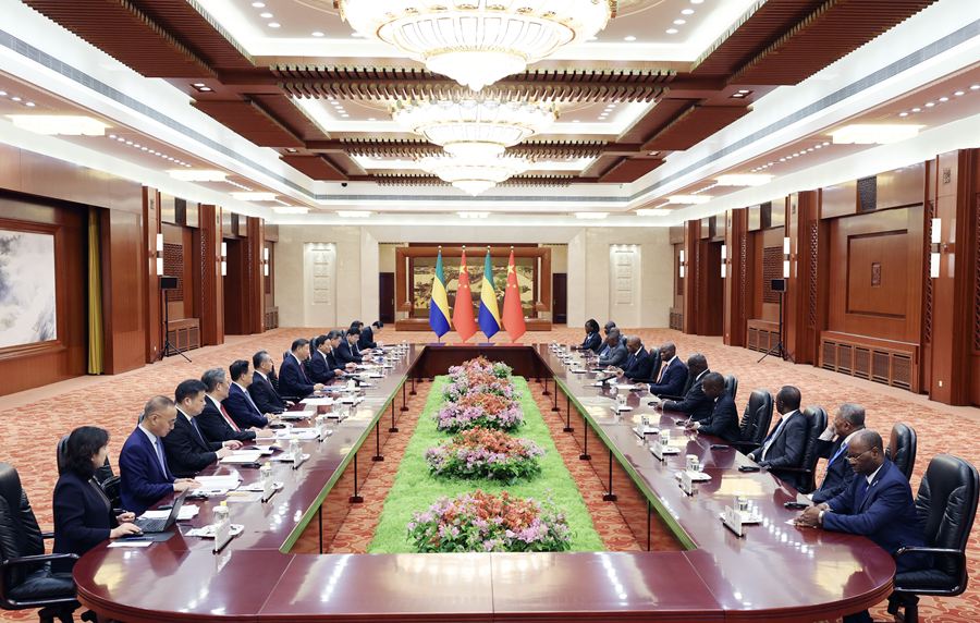 9月4日下午，国家主席习近平在北京人民大会堂会见来华出席中非合作论坛北京峰会的加蓬总统恩圭马。
