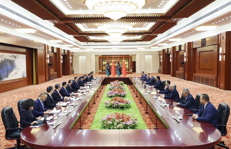 9月4日下午，国家主席习近平在北京人民大会堂会见来华出席中非合作论坛北京峰会的利比亚总统委员会主席曼菲。