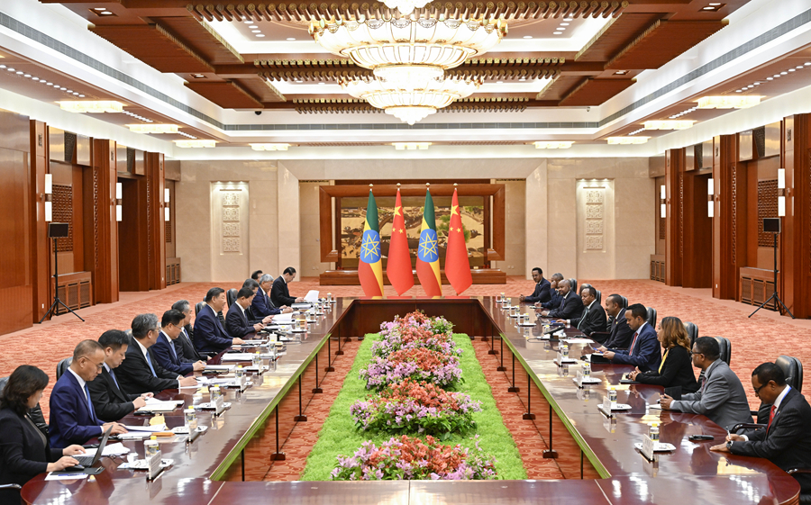 9月4日中午，国家主席习近平在北京人民大会堂会见来华出席中非合作论坛北京峰会并进行正式访问的埃塞俄比亚总理阿比。