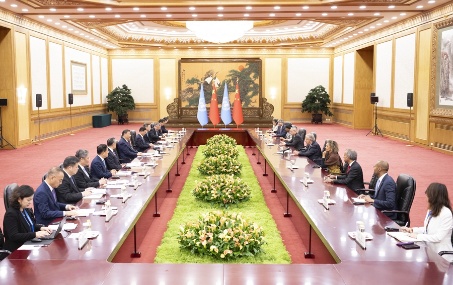 9月5日中午，国家主席习近平在北京人民大会堂会见来华出席中非合作论坛北京峰会的联合国秘书长古特雷斯。