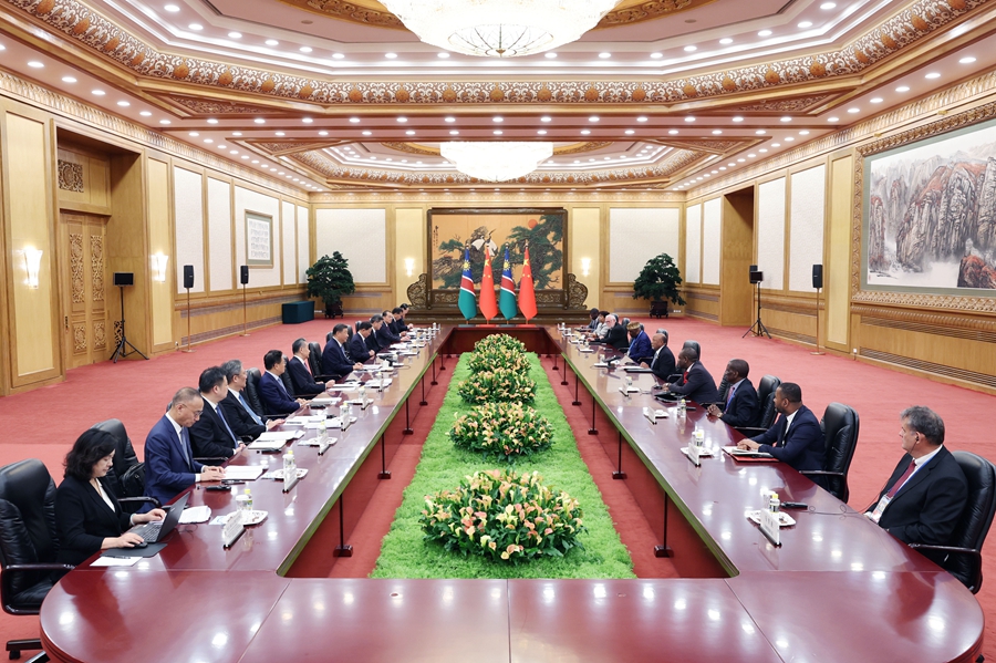 9月5日下午，国家主席习近平在北京人民大会堂会见来华出席中非合作论坛北京峰会的纳米比亚总统姆本巴。