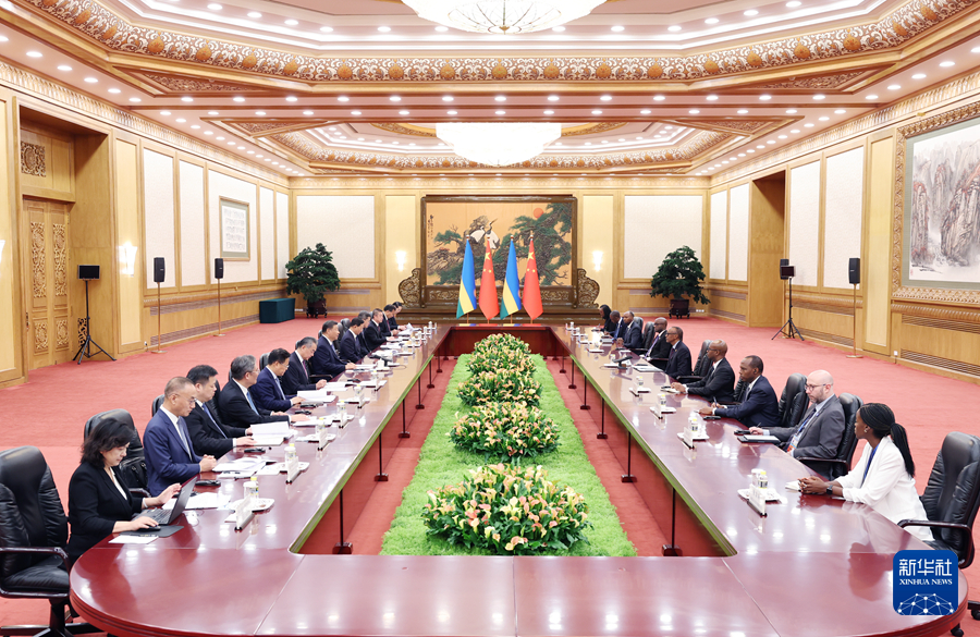 9月5日晚，国家主席习近平在北京人民大会堂会见来华出席中非合作论坛北京峰会的卢旺达总统卡加梅。
