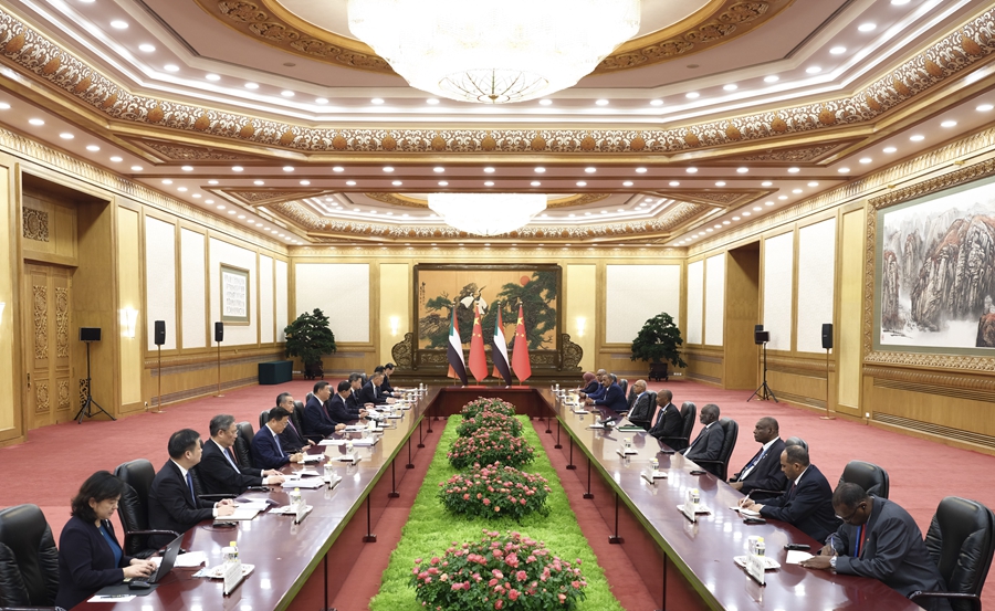 9月6日下午，国家主席习近平在北京人民大会堂会见来华出席中非合作论坛北京峰会的苏丹主权委员会主席布尔汉。