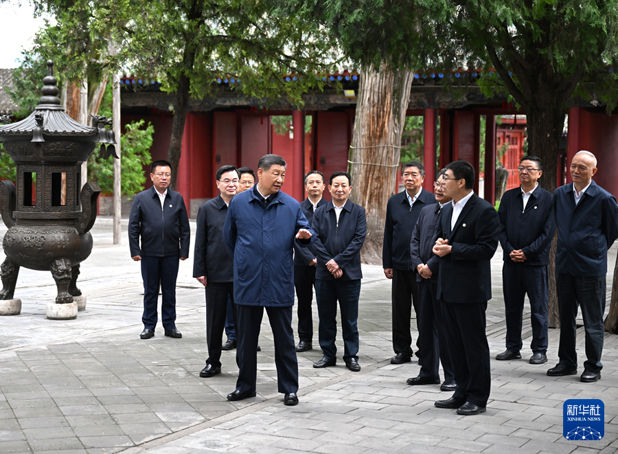 9月10日至13日，中共中央总书记、国家主席、中央军委主席习近平在甘肃考察。这是10日下午，习近平在天水市全国重点文物保护单位伏羲庙考察。