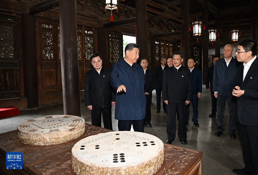 9月10日至13日，中共中央总书记、国家主席、中央军委主席习近平在甘肃考察。这是10日下午，习近平在天水市全国重点文物保护单位伏羲庙考察。