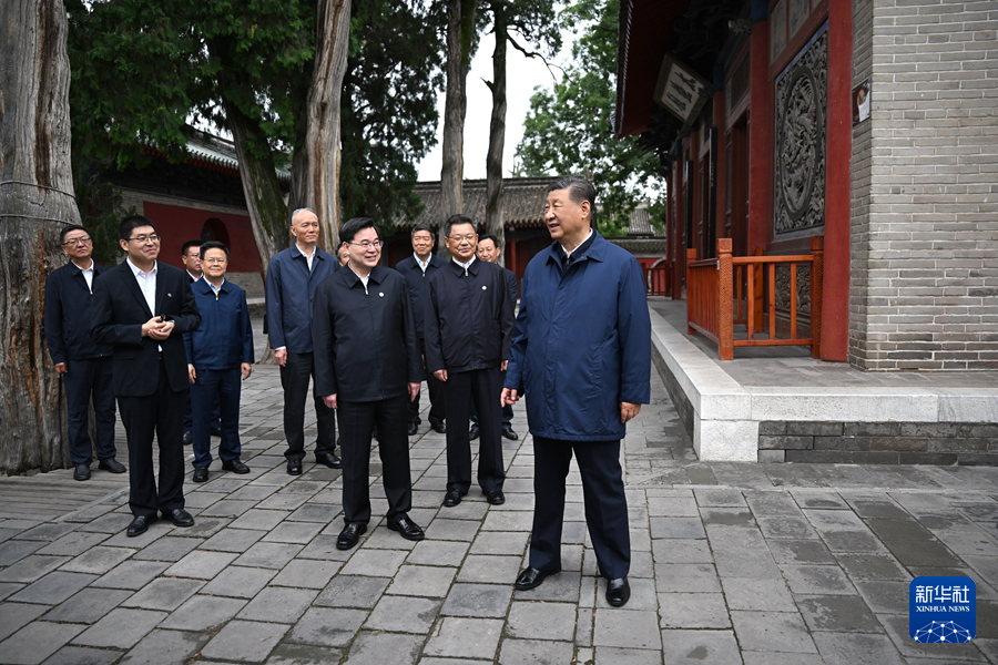9月10日至13日，中共中央总书记、国家主席、中央军委主席习近平在甘肃考察。这是10日下午，习近平在天水市全国重点文物保护单位伏羲庙考察。