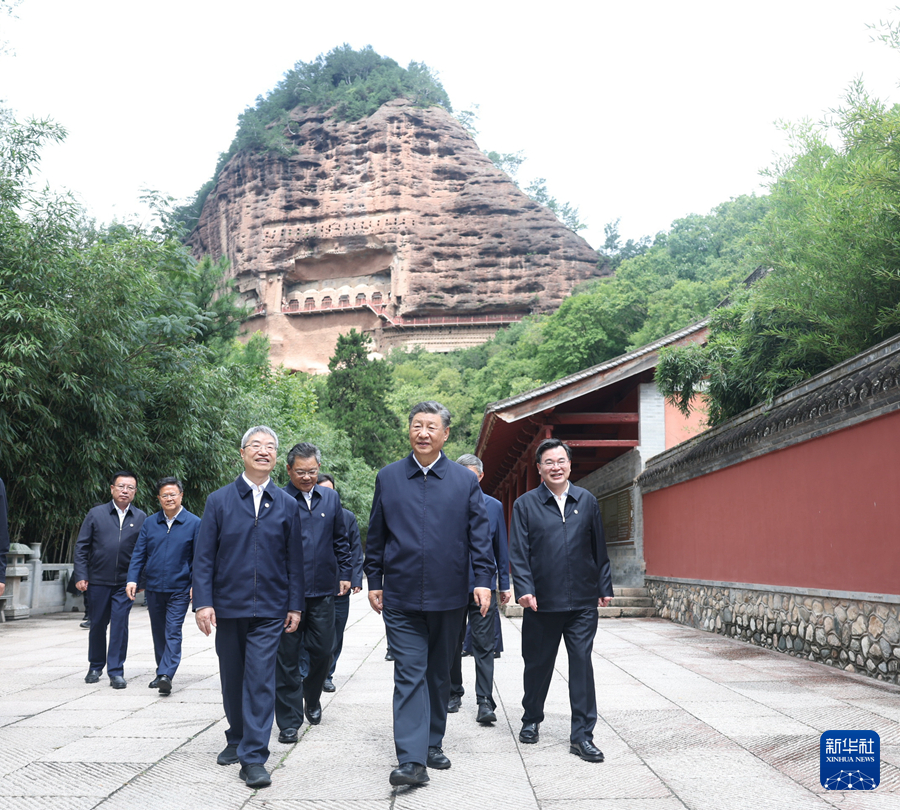 9月10日至13日，中共中央总书记、国家主席、中央军委主席习近平在甘肃考察。这是11日上午，习近平在天水市麦积山石窟考察。