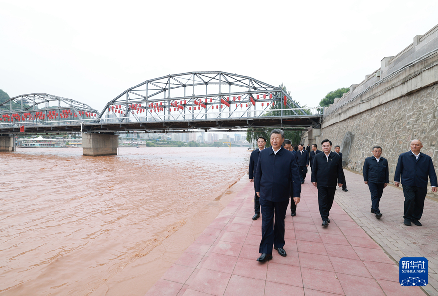 9月10日至13日，中共中央总书记、国家主席、中央军委主席习近平在甘肃考察。这是11日下午，习近平在黄河兰州中山桥段考察。