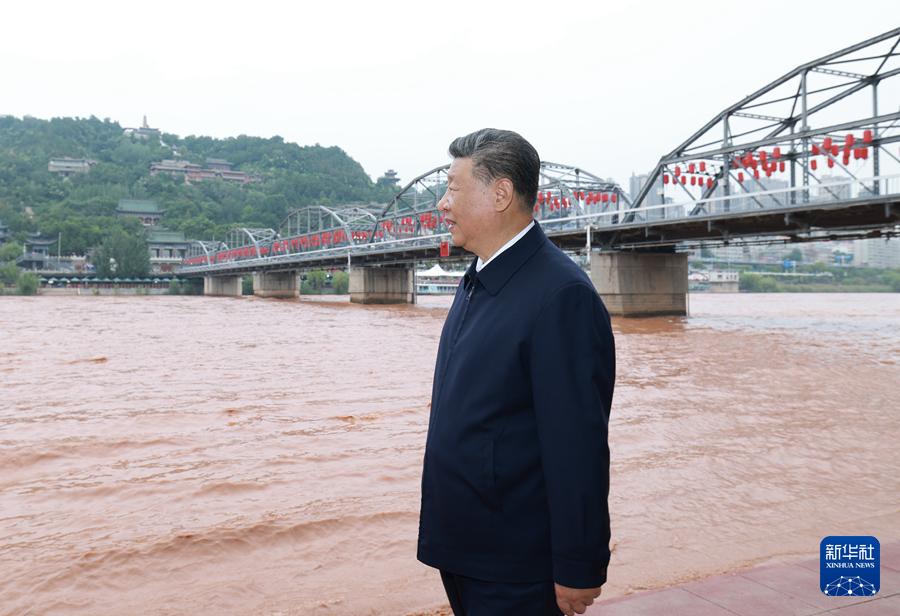 9月10日至13日，中共中央总书记、国家主席、中央军委主席习近平在甘肃考察。这是11日下午，习近平在黄河兰州中山桥段考察。