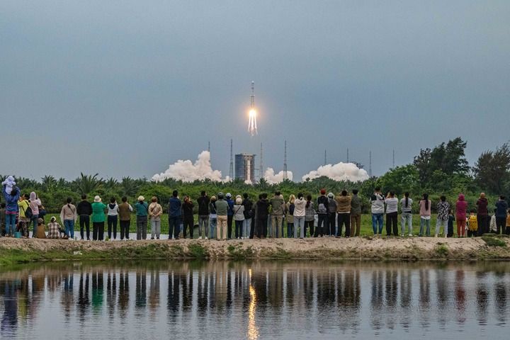 2024年3月20日8时31分，探月工程四期鹊桥二号中继星由长征八号遥三运载火箭在中国文昌航天发射场成功发射升空。